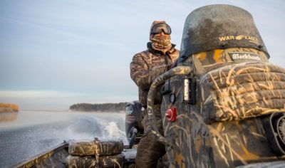 تُستخدم سيارة ضابط الشرطة المدنية كمكتب متنقل، مع إمكانية الوصول إلى معلومات الترخيص والسجلات الأخرى.