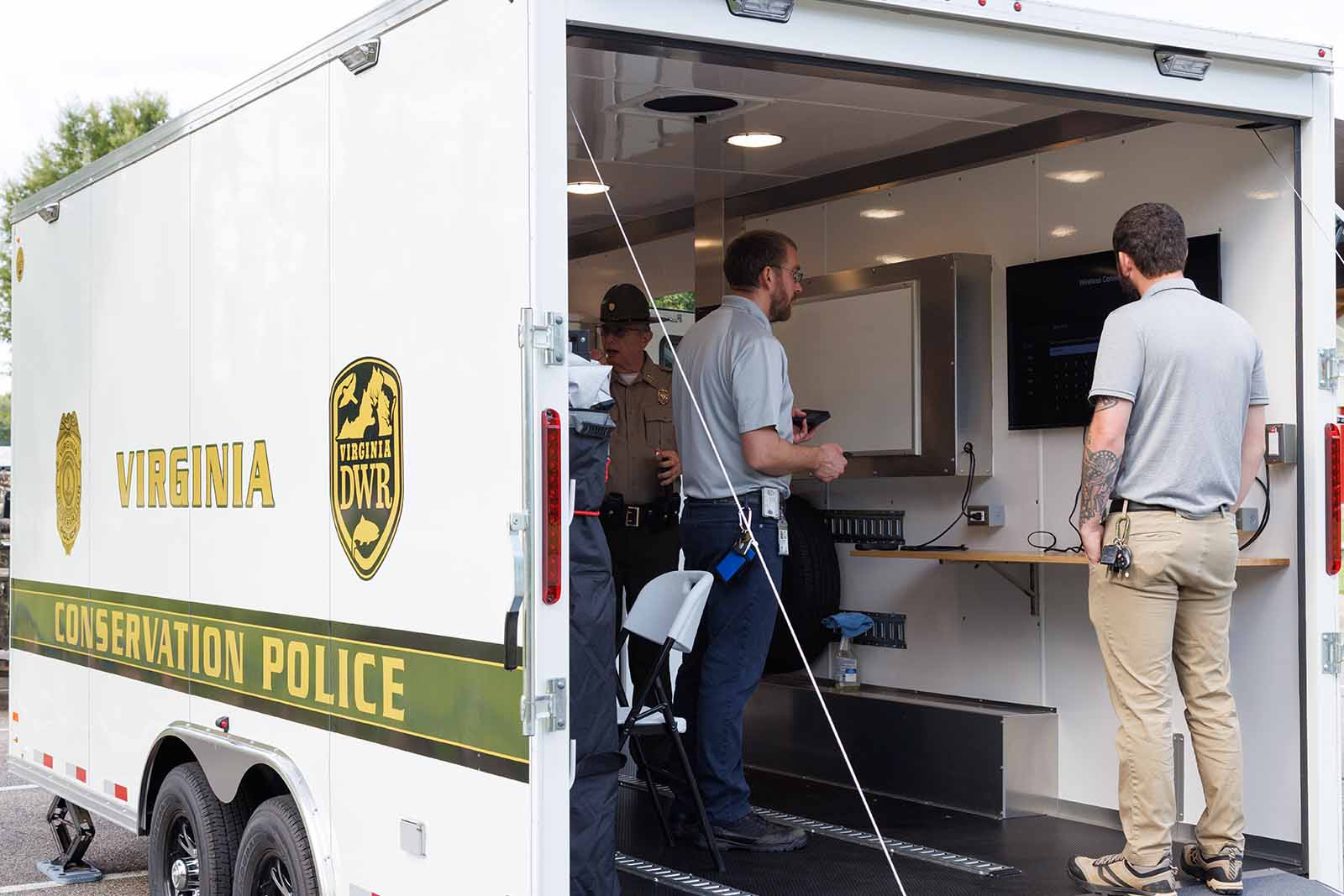 تم وضع مقطورتين للقيادة في الخدمة