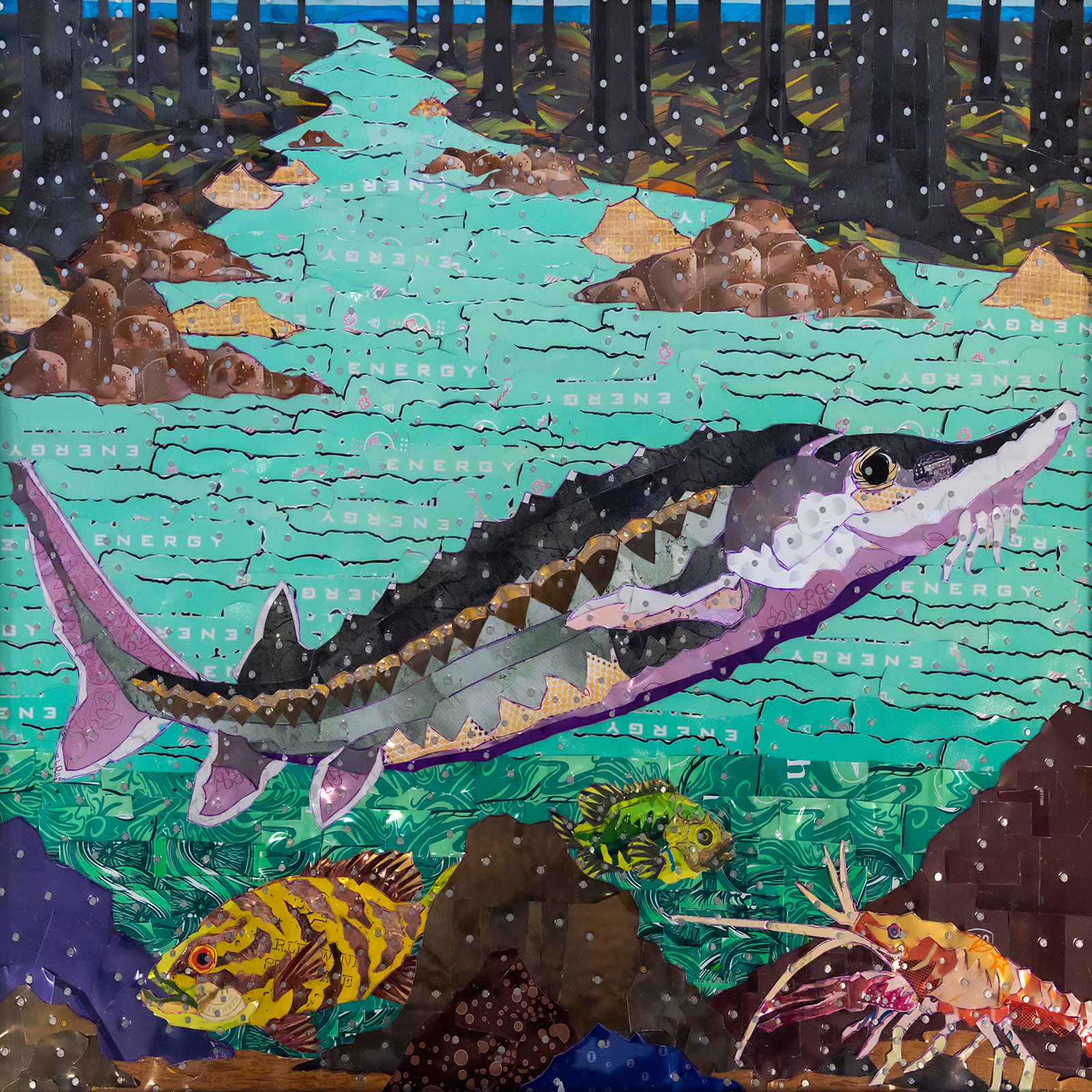 صورة غير عادية لسمك الحفش الأطلسي مصنوعة من علب الألمنيوم. 