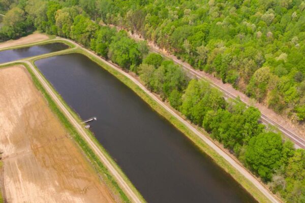 عرض جوي لمضمار سباق مصايد الأسماك.